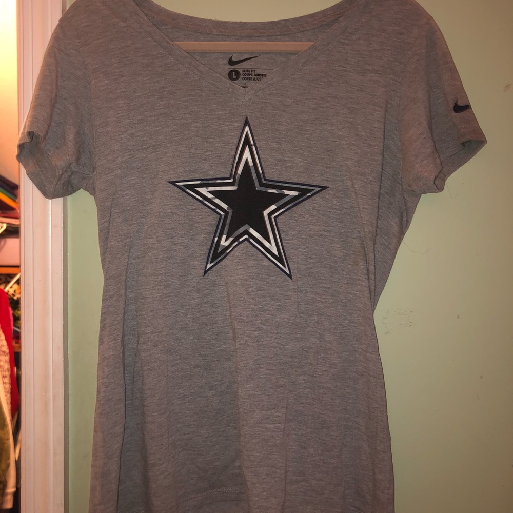 cowboys football team t-shirt!